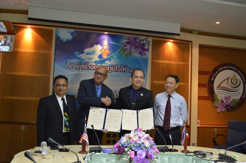   PSU marked another important day of the year on March 12, 2018, when the PSU Faculty of Science and Technology and UMT School of Fishery and Aquaculture Sciences signed a Memorandum of Agreement (MoA) in order to expand the academic collaboration and establish a Dual Master Degree (M.Sc.) Program. Three UMT representatives, led by Prof. Dr. Mazlan bin Abd Ghafar, Dean, participated in the MoA Signing Ceremony at PSU. The distinguished guests were warmly welcomed by Asst. Prof Dr. Pattara Aiyarak, Vice President for Global Relations and Informatics; Prof. Dr. Damrongsak Faroongsarng, Dean of Graduated School; Asst. Prof. Dr. Kannika Sahakaro, Vice Dean for Graduate Studies, Research and Innovation; and five representatives from the Faculty of Science and Technology.               The ceremony was conducted in a friendly atmosphere at President’s Office Building, Hat Yai Campus. This MoA will greatly benefit and enrich both universities’ students and allow them to get new knowledge and experiences throughout this academic collaboration.